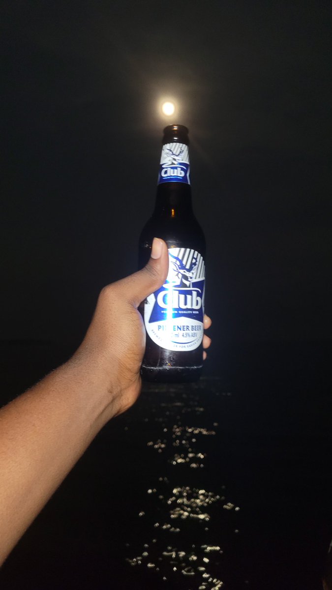 KavumaMartyn's tweet photo. #clubpilsner kissing the ππ https://t.co/0vBK5aA7FB