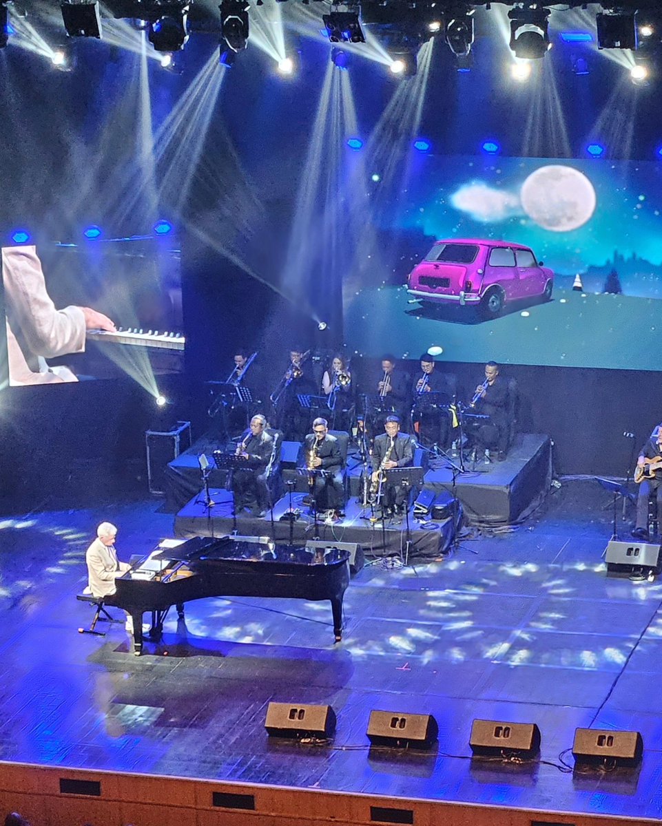 PAMpatamis's tweet photo. The legend, David Benoit tonight 🤍🎹 https://t.co/FKiWDaTCeo