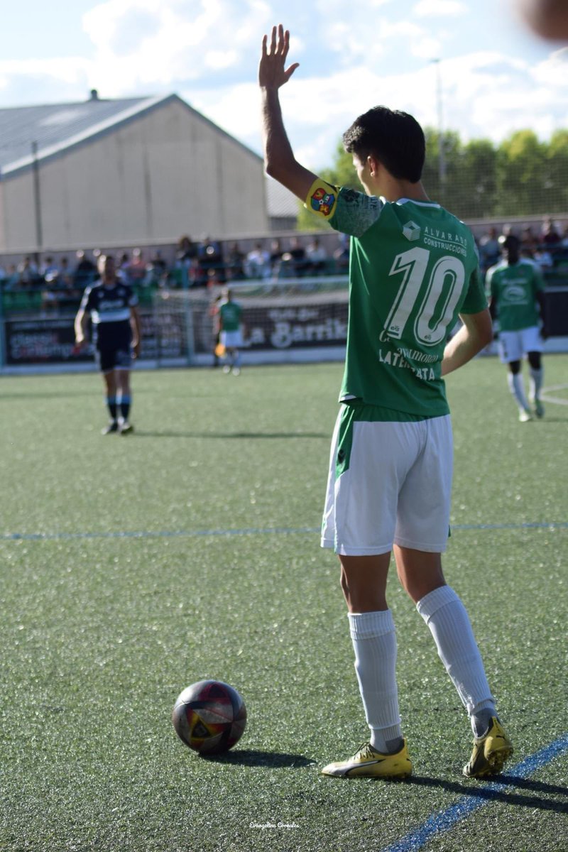 Gracias <a href="/MORALO_CP/">MORALO CP</a> por hacerme sentir como en casa y demostrarme los valores que os atesoran. ¡Ha sido un auténtico lujo vestir esta camiseta y llevar ese brazalete centenario! ¡Gracias a la directiva, compañeros, trabajadores y cuerpo técnico! Un Moralo nunca se rinde 💚⚽️