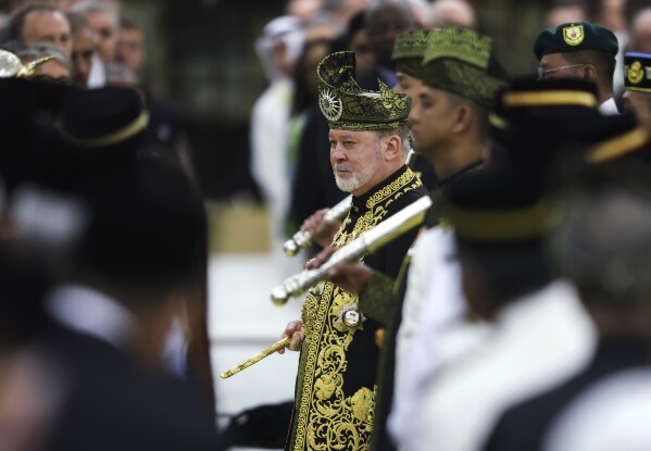 Monarchies2000's tweet image. Le Sultan Ibrahim, 65 ans, monarque de Johor, a été couronné 17e roi de #Malaisie à Kuala Lumpur #coronation #monarchy #monarchie #Malaysia 👑🇲🇾