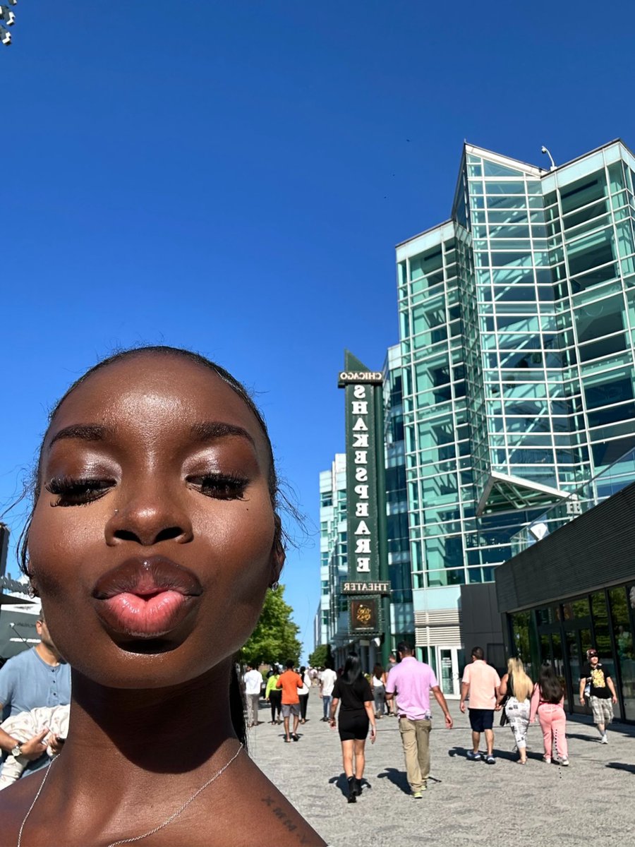 I just love my face.