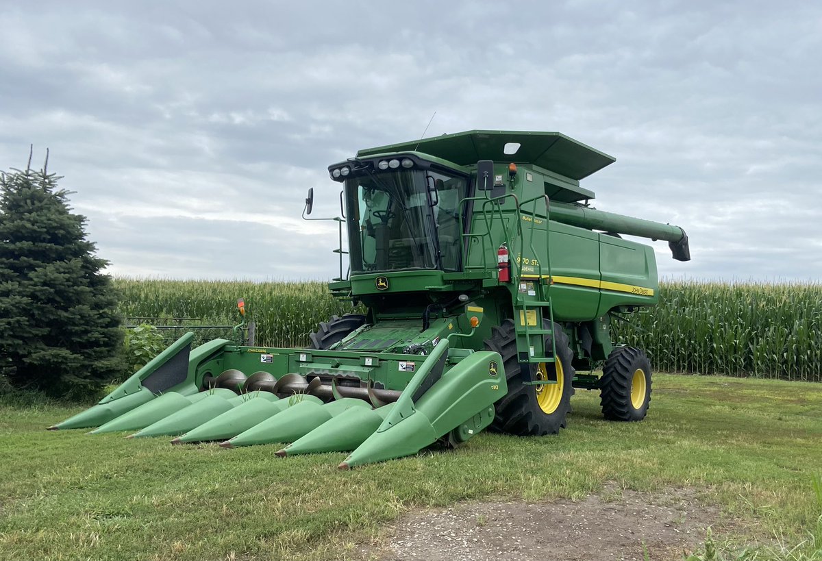 efarmsfive's tweet photo. Going to have our 9570 Hillco for sale shortly if anyone knows of someone looking for a machine that size. 6 row 30” head and 22’ platform as well. I’ll have more details soon. https://t.co/DoktiiAyp1