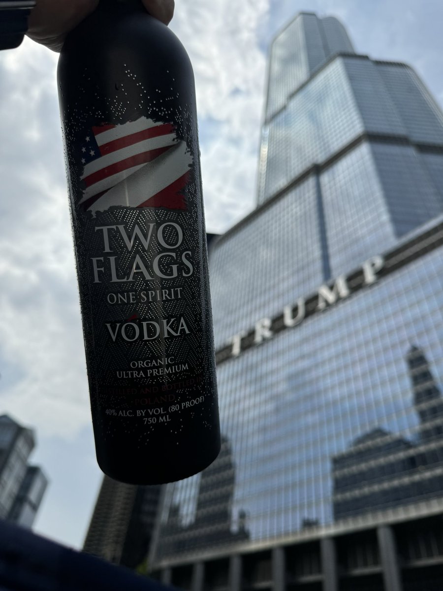 RealLegacy24's tweet photo. Celebrating this great man on the Chicago river, Drinking some of the best Vodka owned by Patriots Who have made this country that they love their Home! #Trump2024 #MAGA #MakeAmericaGreatAgain #vodka #America #LandOfTheFree #HomeOfTheBrave #TwoFlags #Poland https://t.co/SbGpMgOb7D