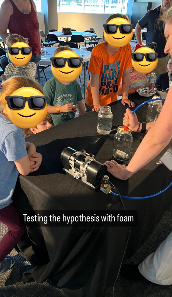 Sleepy_Circus's tweet photo. Teaching the littles about vacuum chambers today👩🏼‍🔬 https://t.co/mGgSC4pasM