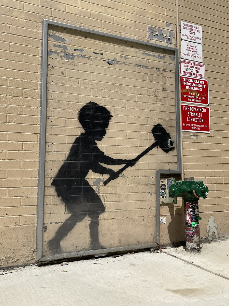 LGoonerHoward's tweet photo. The only original Banksy on NYC streets #HammerBoy #NYC https://t.co/uj3M6zn2BK