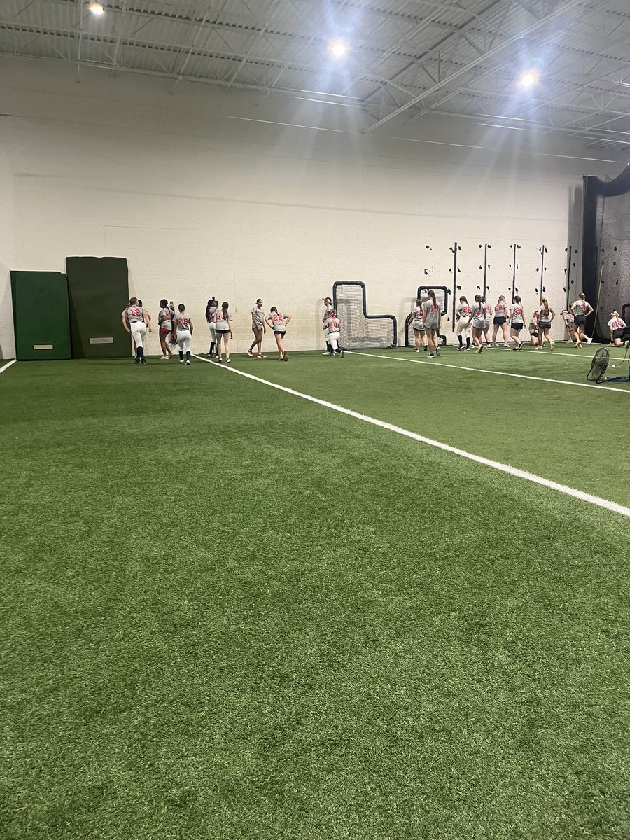 MarucciPatsGC's tweet photo. Rain out doesn’t mean we stop playing! A huge thank you to our friends @ Buford Elite Sports (Brian &amp; Jennifer Elinburg) for allowing us to get some great work in your facility. Also, thank you to Coach Taylor @LaquentinTaylor for coming to check out our girls! #maruccipatriots https://t.co/bQQQzNeFL6