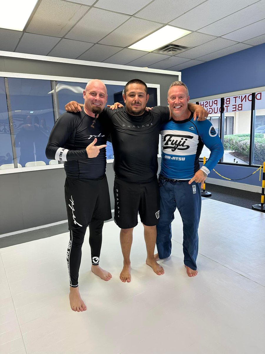 CheckTheLogs's tweet image. Helping a buddy get ready for his upcoming match. Big boy rolls! 

#nogi #bjj