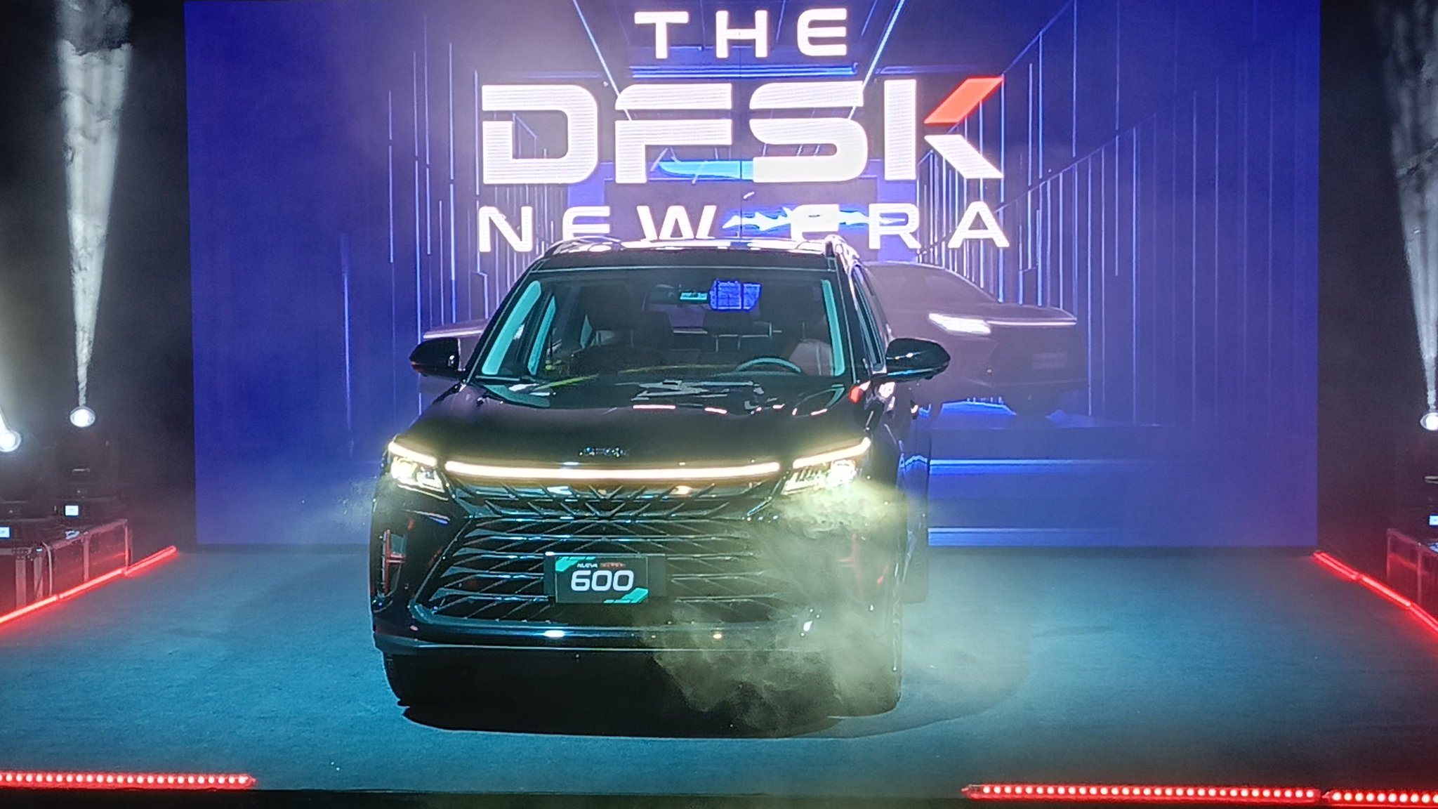 DFSK lanza su primera SUV híbrida enchufable DFSK E5 y su camioneta Glory 600