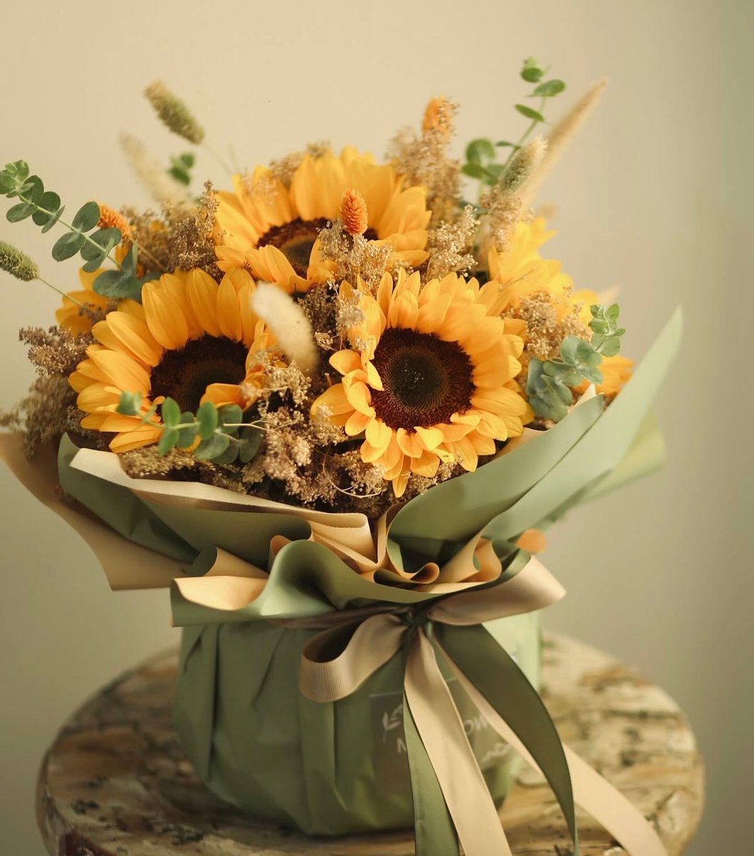 SUNFLOWER 🌻 tweet media