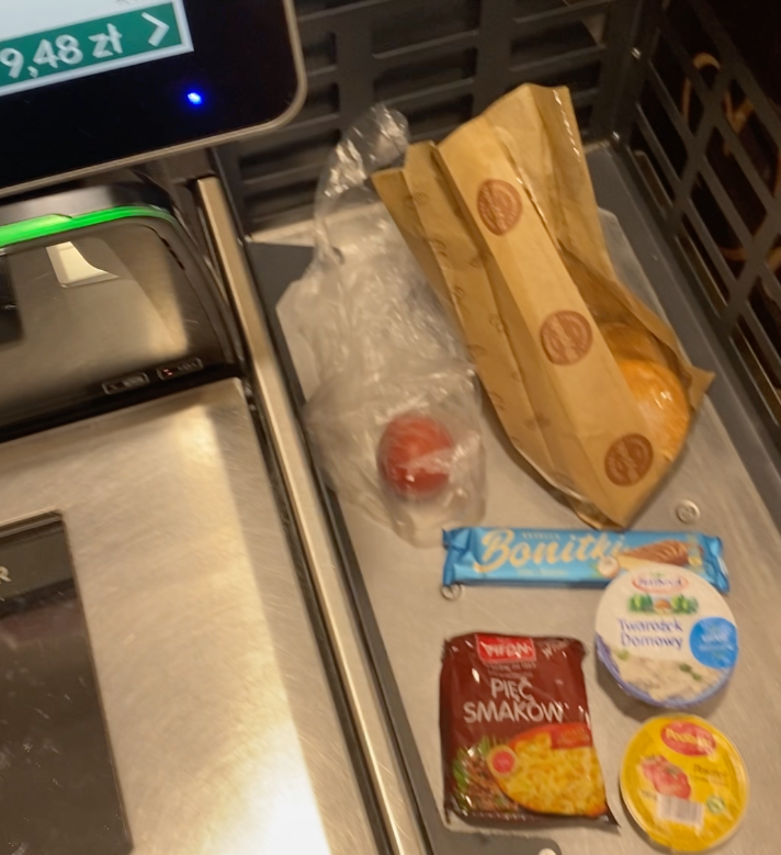 cheaplypl's tweet photo. Jak przeżyć dzień za 10zł w 2024 roku?
- dwie bułki poznańskie na śniadanie i kolację
- kanapki pasztet i twarożek domowy z pomidorem
- obiad to nasze zupka chińska Vifon
- na deser wafelek Bonitki

Całość wyszła mnie 9.48zł. Czy takie zakupy starczą na cały dzień? Oceń sam https://t.co/78pcajttSS