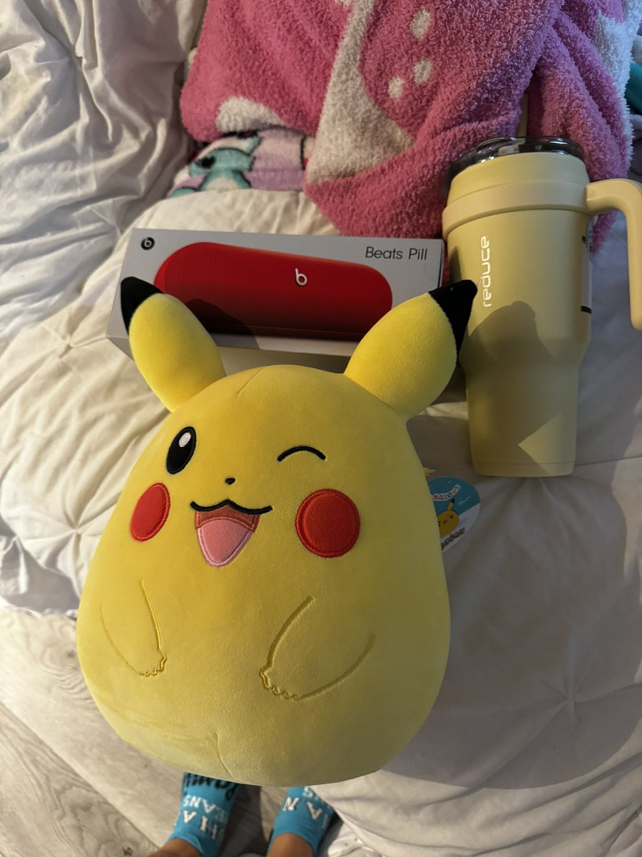 abbyberner_'s tweet photo. BEATS PILL &amp; SQUISHMALLOW GIVEAWAY! 🎮

- Follow my Twitter @abbyberner_ 
-Follow my Twitch: abbyberner 
-Add my Snapchat: @bbyberner
- COMMENT YOUR FAVORITE SONG! 
Retweet &amp; Tag your friends for more entrees❤️

1 winner chosen on 7/27 good luck!!! https://t.co/Oq9FPYXtQK