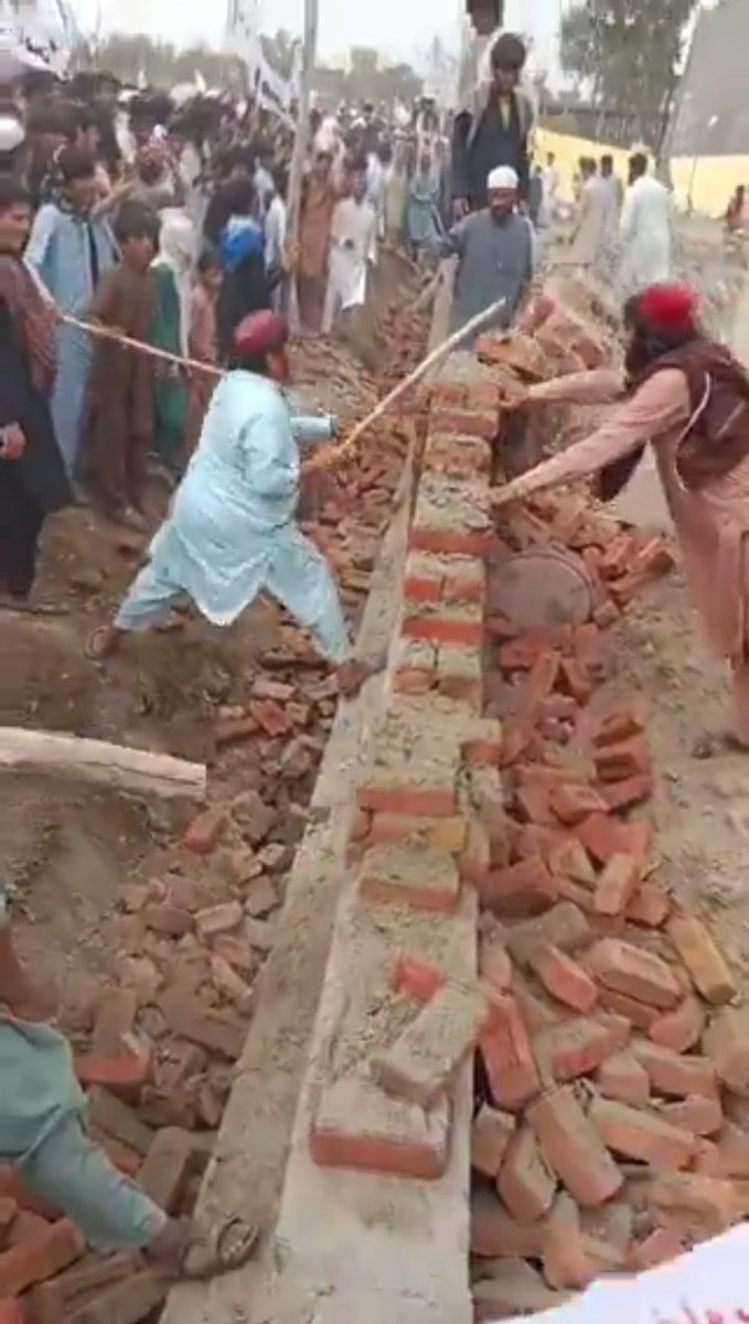 "امن" مارچ کتنا پر امن تھا؟

#BannuAmanMarch #Bannu