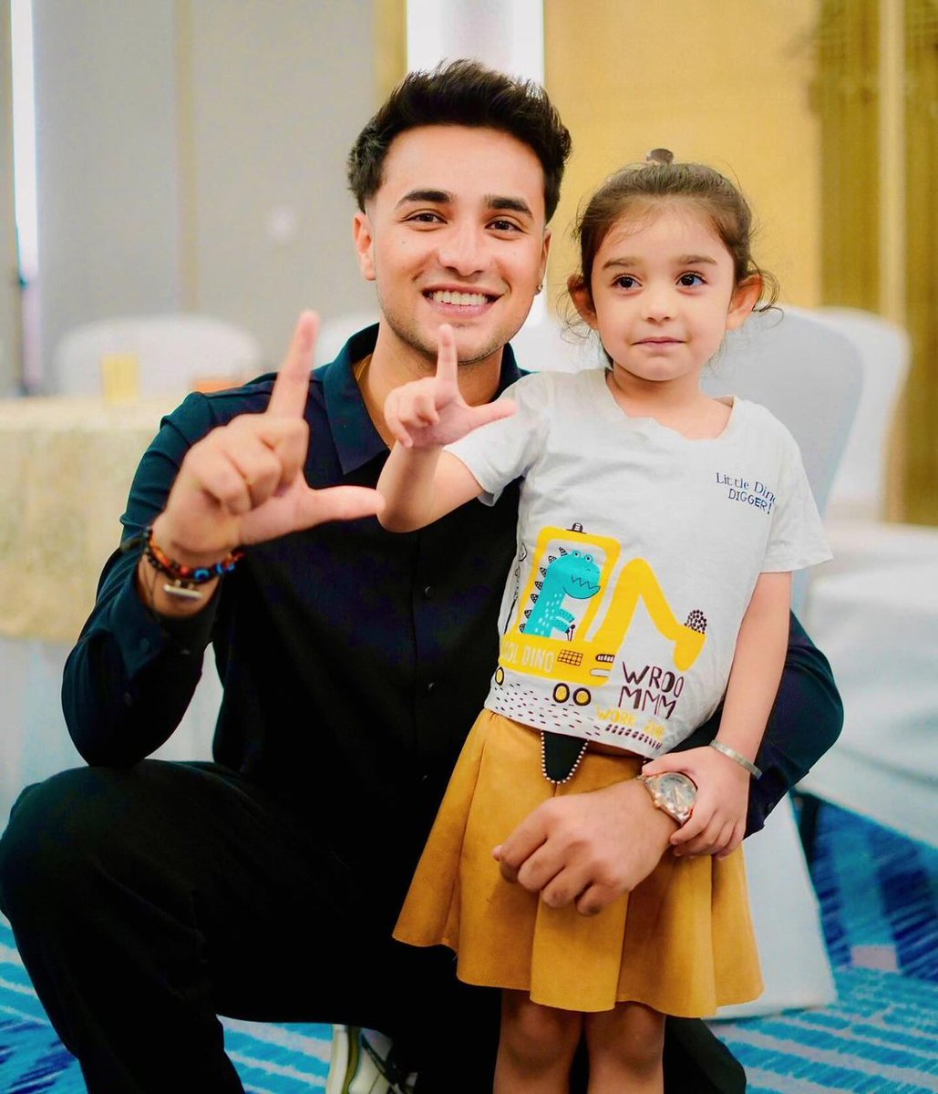 Abhishek_Fan_'s tweet image. Abhishek Sharma With Little Princess. ❤️ 

- The Star And Little Star. 🌟

#AbhishekSharma | #LittlePrincess