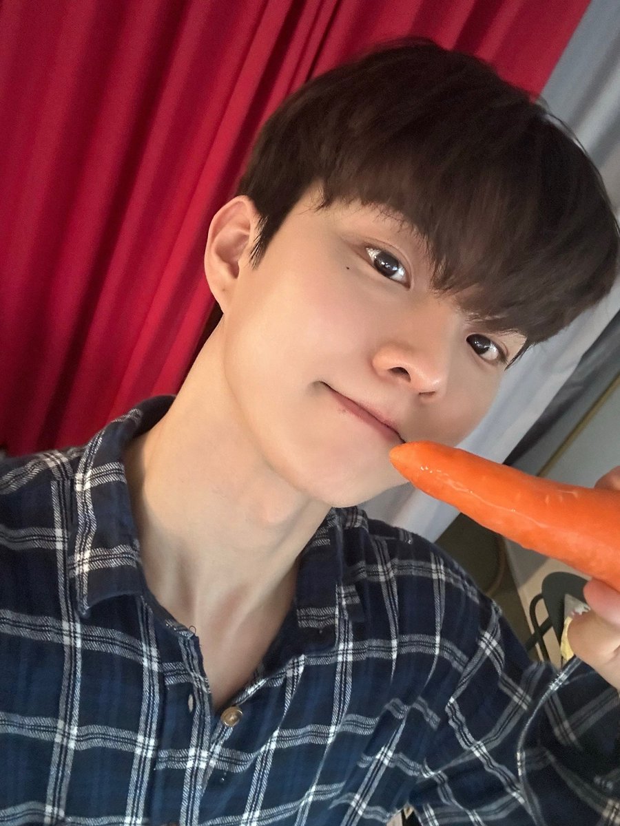 DforQ's tweet photo. #이거지창민 🐿️🥕 https://t.co/JOYblWC8M0