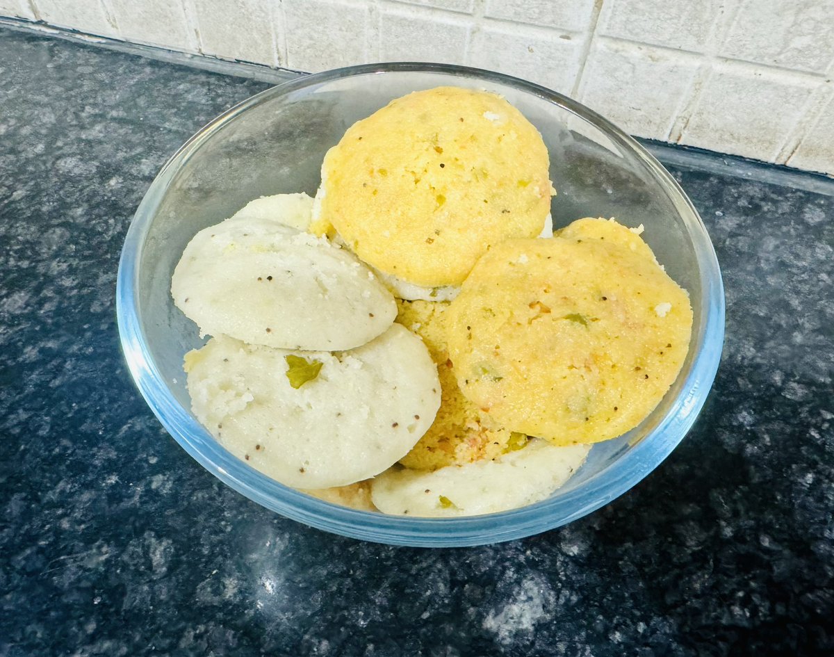 BeingAkriti_'s tweet photo. #CookingWeekend #TadkaIdly

And the mission is successful! 👩‍🍳❤️ https://t.co/5BlYacukcl