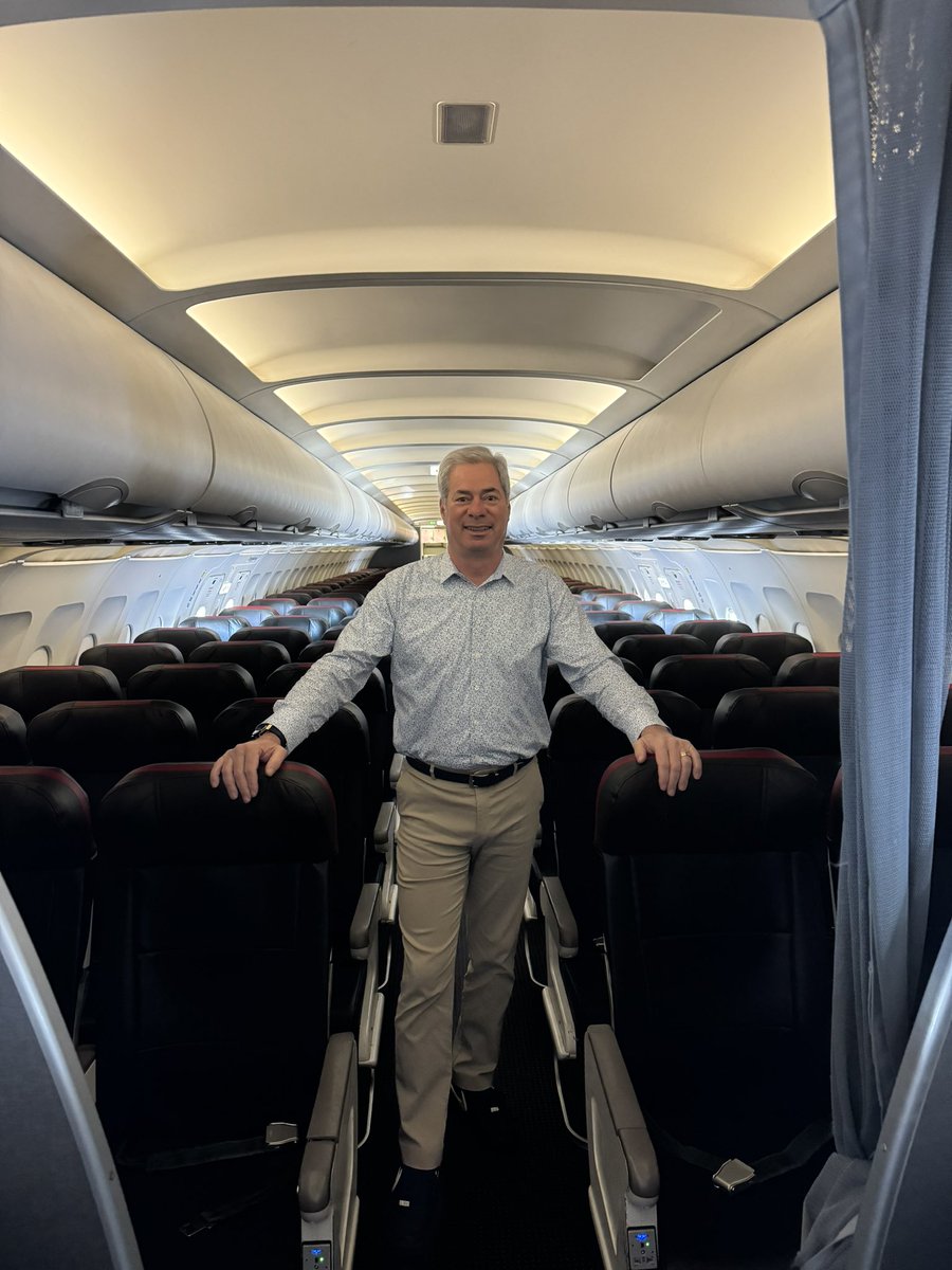 Russell_Wager's tweet photo. This is me at 30,000 feet.  With all of the tech disruptions today, #AmericanAirllines called up a charter plane to get me to Phoenix.  Sort of.  I was 1 of 3 passengers on the entire plane. #CustomerService #Excellence https://t.co/KIPisVkneg