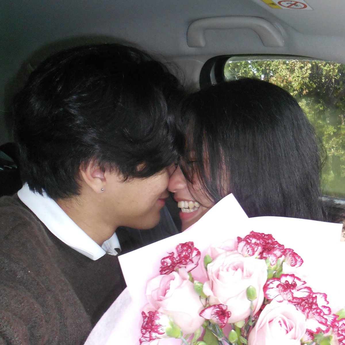 deeviantdeevine's tweet photo. my fave photo sequence of us <33 https://t.co/fkpPTwvtuo