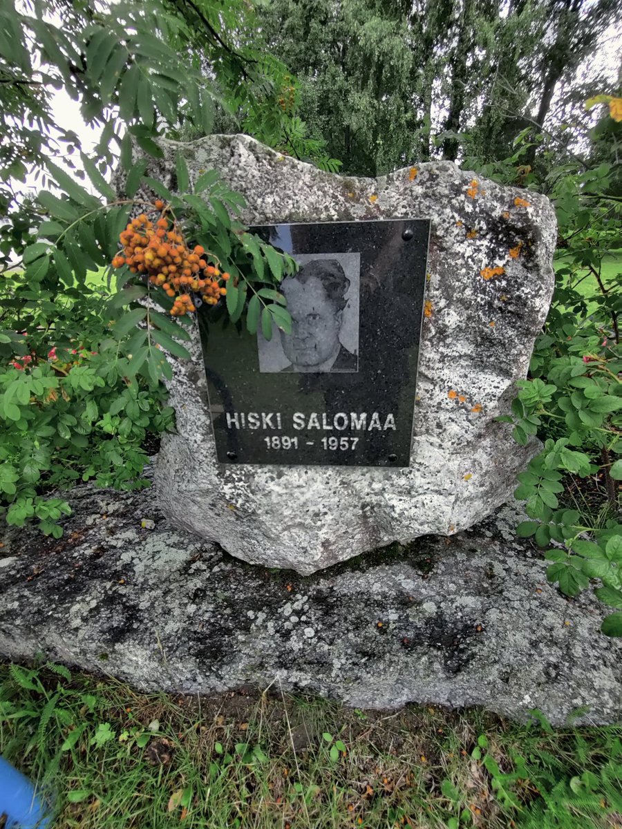 Mielenkiintoinen päivä. Uusia kuvakulmia, viimeksi täällä ehkä 2018. Ukkonen jyrisee edelleen, ei asiaa järveen vaikka mieli tekisi.