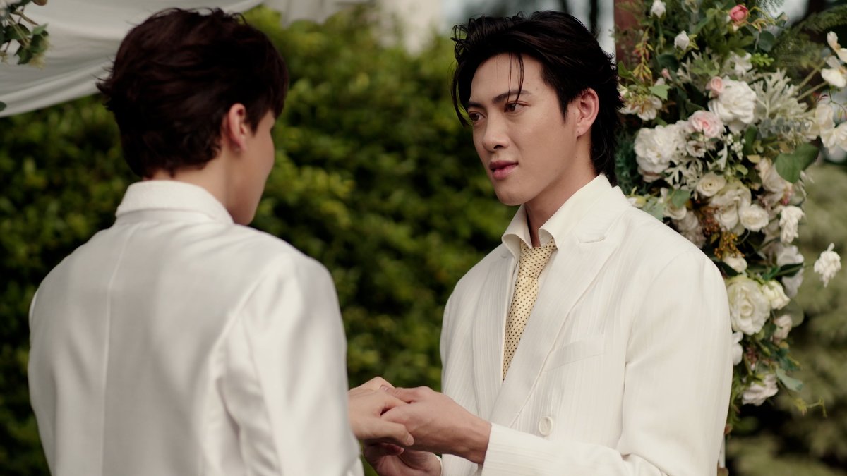GMMTV's tweet photo. จากแหวนทิพย์ในวันนั้นสู่แหวนจริงในวันนี้ พี่เยะน้องเชอร์เป็นฝั่งเป็นฝาแล้ว🥹

#WandeeGooddayFinalEP
@thor_thinnaphan @nutanonts_ https://t.co/q4xPGHnas7