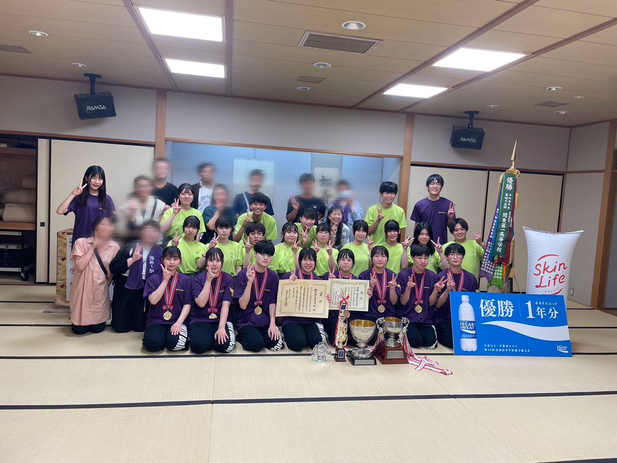 snm_smi's tweet photo. みんなで2連覇しました！全部の試合緊張したけど、ずっと練習してきた仲間たちと一緒に優勝できて幸せな1日でした！！
ほんとに幸せな3年間でした！！ https://t.co/Hyuh1WB9gj