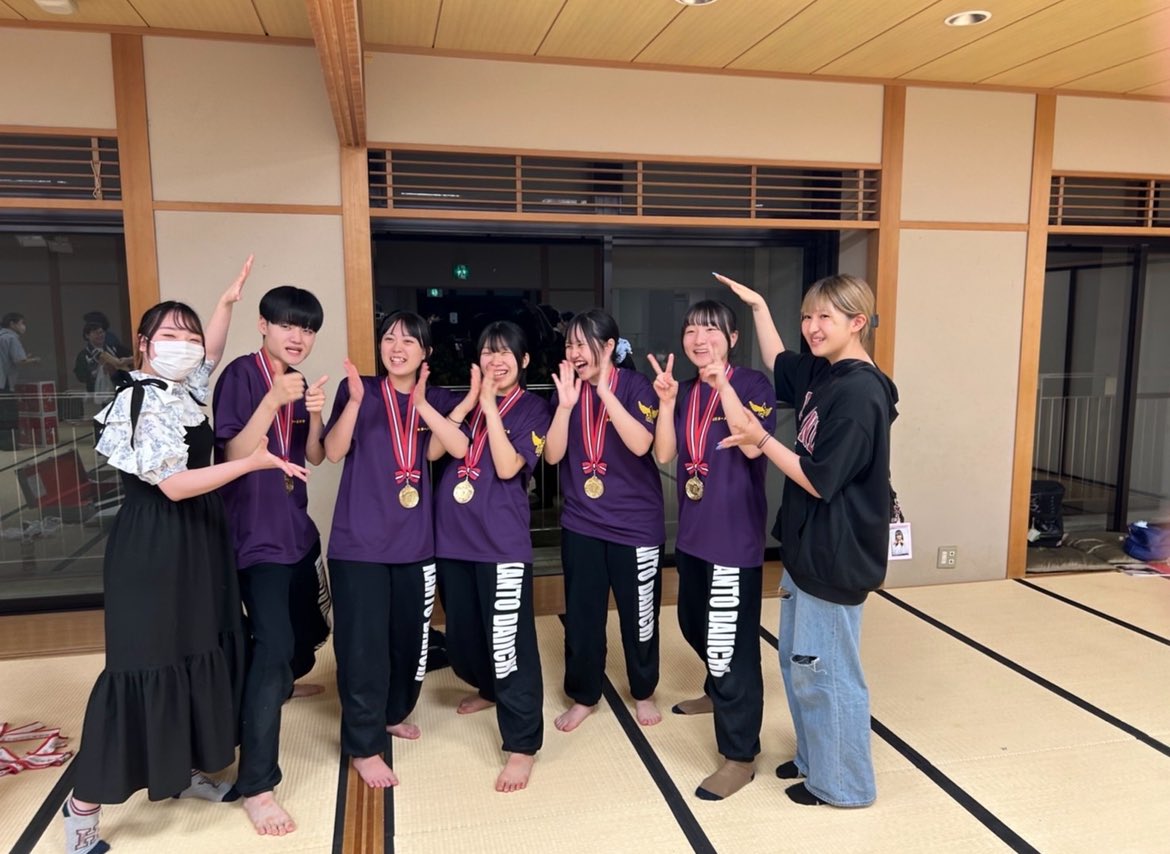 snm_smi's tweet photo. みんなで2連覇しました！全部の試合緊張したけど、ずっと練習してきた仲間たちと一緒に優勝できて幸せな1日でした！！
ほんとに幸せな3年間でした！！ https://t.co/Hyuh1WB9gj