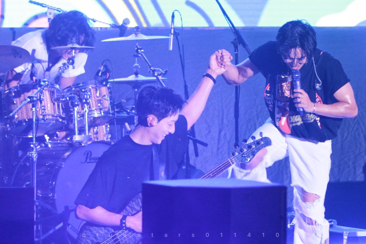 bluestars011410's tweet photo. 240720 Soundberry Festa'24

CNBLUE 💙
사랑해 🥹💙 씨엔블루 

#CNBLUE 
#JUNGYONGHWA
#KANGMINHYUK
#LEEJUNGSHIN https://t.co/JKFj4HElwm