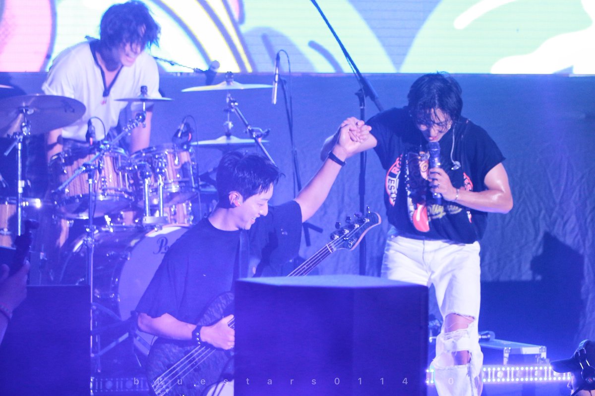 bluestars011410's tweet photo. 240720 Soundberry Festa'24

CNBLUE 💙
사랑해 🥹💙 씨엔블루 

#CNBLUE 
#JUNGYONGHWA
#KANGMINHYUK
#LEEJUNGSHIN https://t.co/JKFj4HElwm