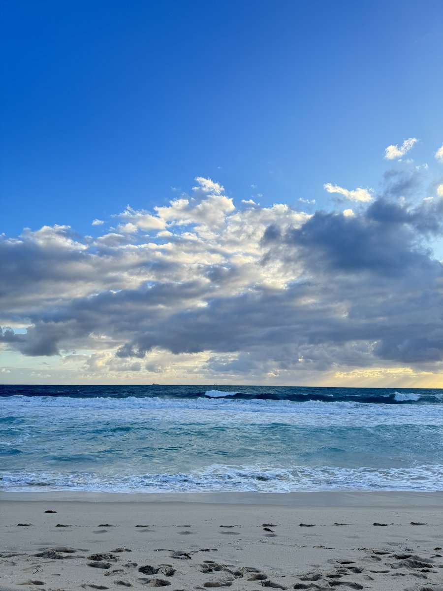 going to the beach even tho its freezing cold 🥶