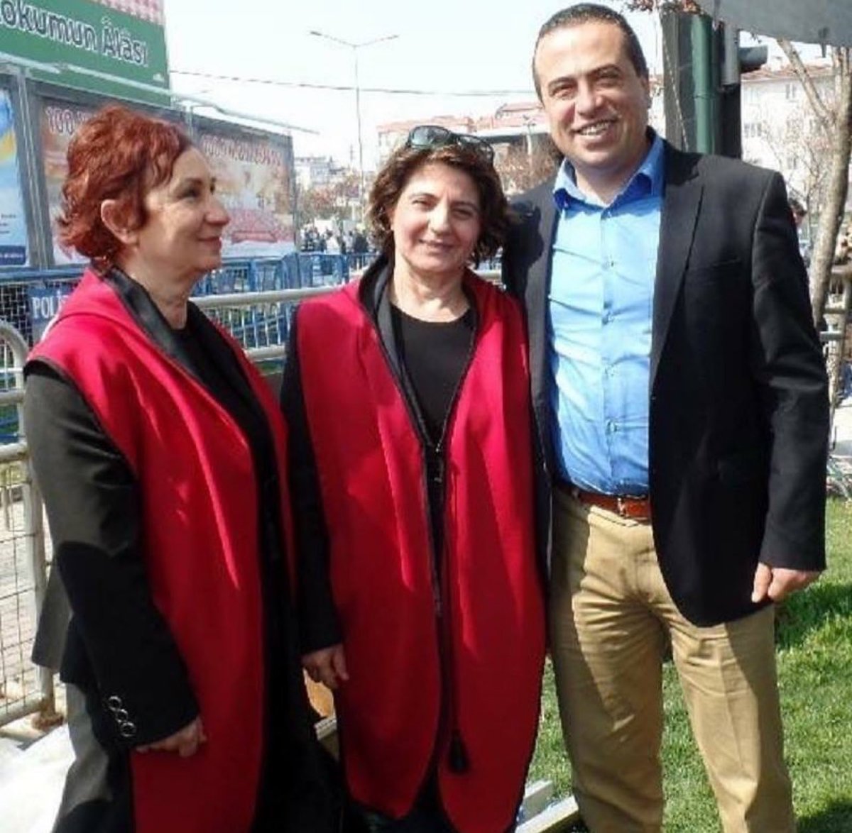 rustem_avci's tweet photo. O tanıdığım en güzel Çerkes’di… ❤️ Bedeni Suruç’ta gülüşü bizde kaldı.
Sevgili Ferdane ve kuzusu Nartan’a duyduğumuz özlemle...#ferdane #nartan #suruç #onurumuz https://t.co/tqSYManT5y