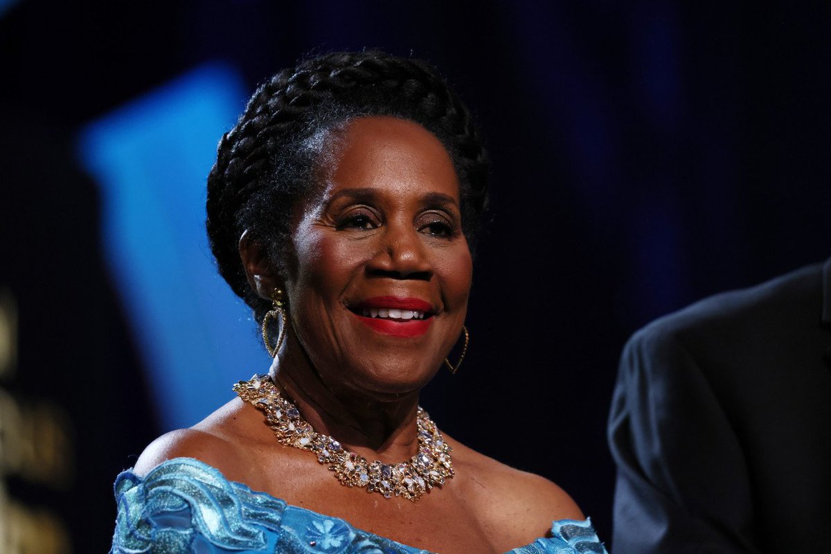 Con mucho pesar conocimos del fallecimiento de la congresista #SheilaJacksonLee.

Con más de 30 años en el Congreso, fue una amiga de  Cuba, país que visitó más de una vez, defendió el levantamiento del bloqueo de #EstadosUnidos y la mejoría de las relaciones bilaterales.
