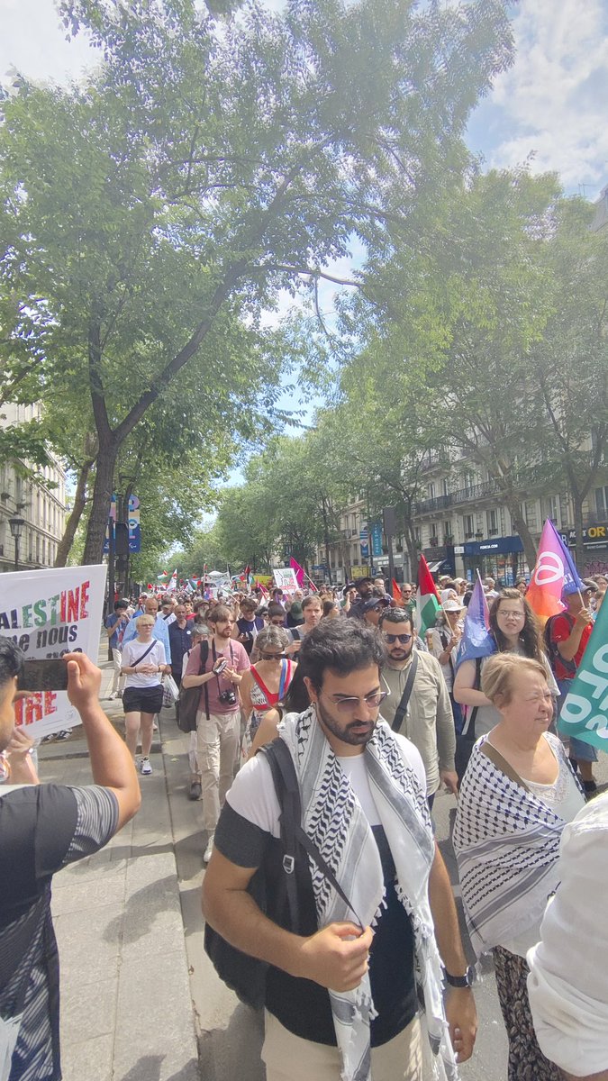 AFPSOfficiel's tweet photo. Au lendemain de la décision de la @CIJ_ICJ déclarant illicite l'occupation israélienne dans le Territoire palestinien occupé, les militants étaient dans les rues pour exiger le respect du droit et la fin immédiate du génocide, de l'apartheid et de la colonisation en Palestine. https://t.co/LbsseEctwJ