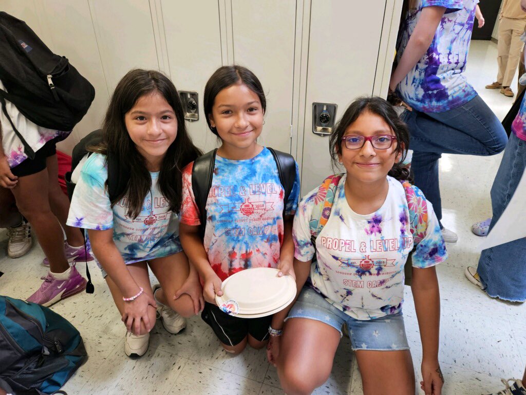 Dr_Mihalik's tweet image. Proud to see many @SugarlandES Wildcats at @PropelLevel STEM Camp this summer. Way to go on a successful showcase, rocket launch &amp;amp; battle bots competition! 🤖🚀🥼 @SterlingMiddle1