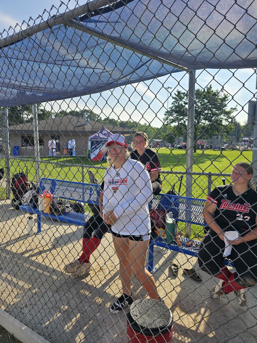 T2Smigiel's tweet photo. @LindeeRosekrans and @HLimberger19 thanks so much for coming out this weekend to help and support T2 Smigiel! Grateful work coaching 1B! Love when my #Bashletes come out! @Turnin2Softball #T2Proud
@IHartFastpitch @softball_iq https://t.co/6hCMkDabYg