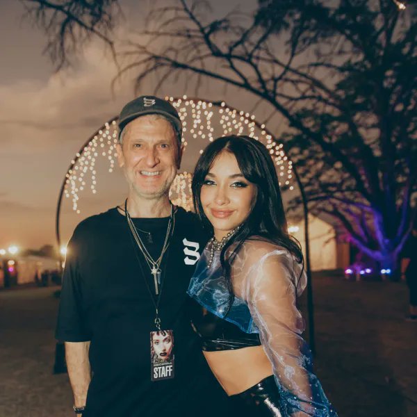 francoTappen's tweet photo. sos manager de youtubers no de una artista internacional, tene un poco de dignidad y raja a la mierda con toda la plata te chorreaste, sos y vas a ser un desastre siempre jose, no sabes manejar la carrera de maria, te pesa y se nota hace bastante, viejo gaga https://t.co/ieEqnw2EYa