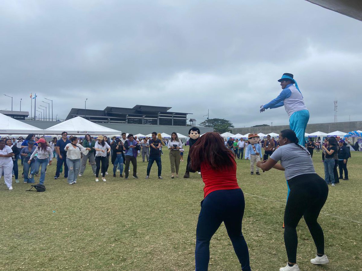 Salud_Ec's tweet photo. Inicia la #FeriaDeLaSalud en las canchas deportivas 🥅 en la 📍parroquia Chongón, con la presentación de más de 65 stands de @Salud_Ec. Además, participan emprendedores locales e instituciones del sector social y seguridad ciudadana.

¡ Te esperamos!

#ElNuevoEcuadorResuelve🇪🇨💪 https://t.co/mRtuzDuHHK