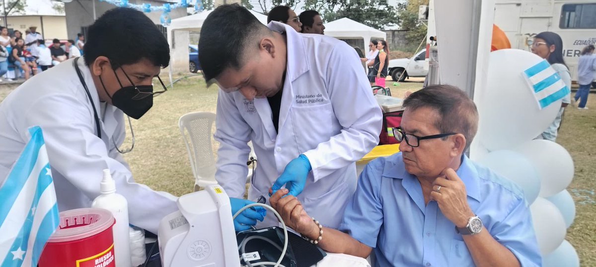 Salud_Ec's tweet photo. Inicia la #FeriaDeLaSalud en las canchas deportivas 🥅 en la 📍parroquia Chongón, con la presentación de más de 65 stands de @Salud_Ec. Además, participan emprendedores locales e instituciones del sector social y seguridad ciudadana.

¡ Te esperamos!

#ElNuevoEcuadorResuelve🇪🇨💪 https://t.co/mRtuzDuHHK