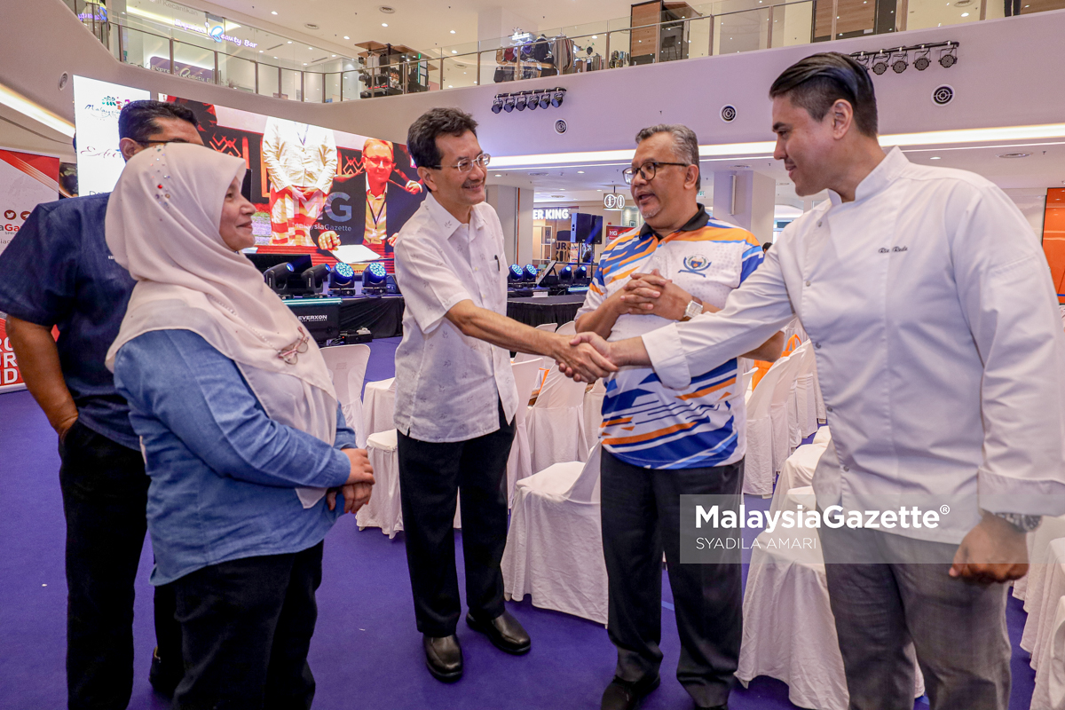 MalaysiaGazette's tweet photo. Suasana Hari Terbuka National Integrated College (NIC)
Gelagat pelajar mendapat baucer selepas berjaya menjawab soalan pada Hari Terbuka National Integrated College (NIC) di Datum Jelatek, Kuala Lumpur.
Foto : wartawan malaysiagazette
#MalaysiaGazette #lensamg #NICOpenDay #NationalIntegratedCollege #datumjelatek #sambungbelajar #education #college #highereducation
@nickl_college