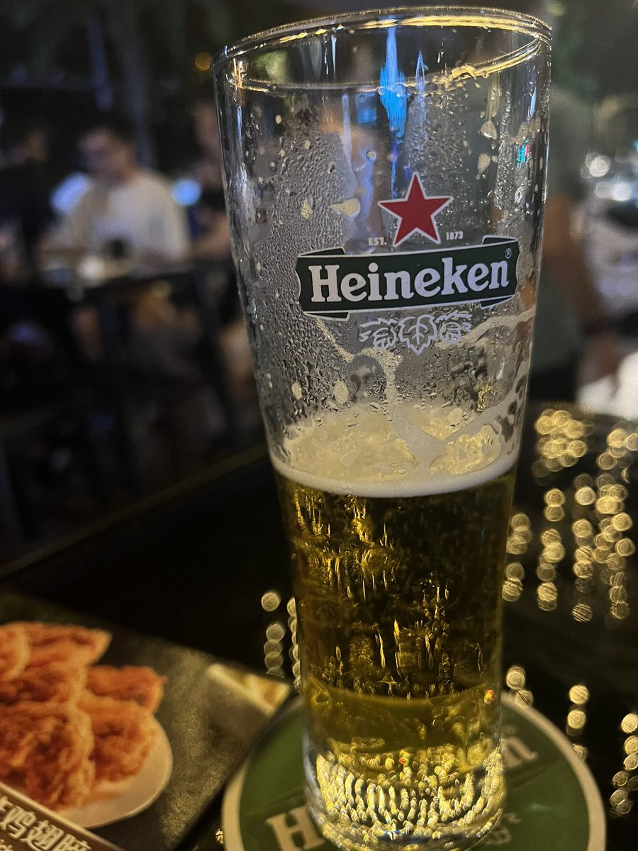 被人放飞机唯有自己喝~