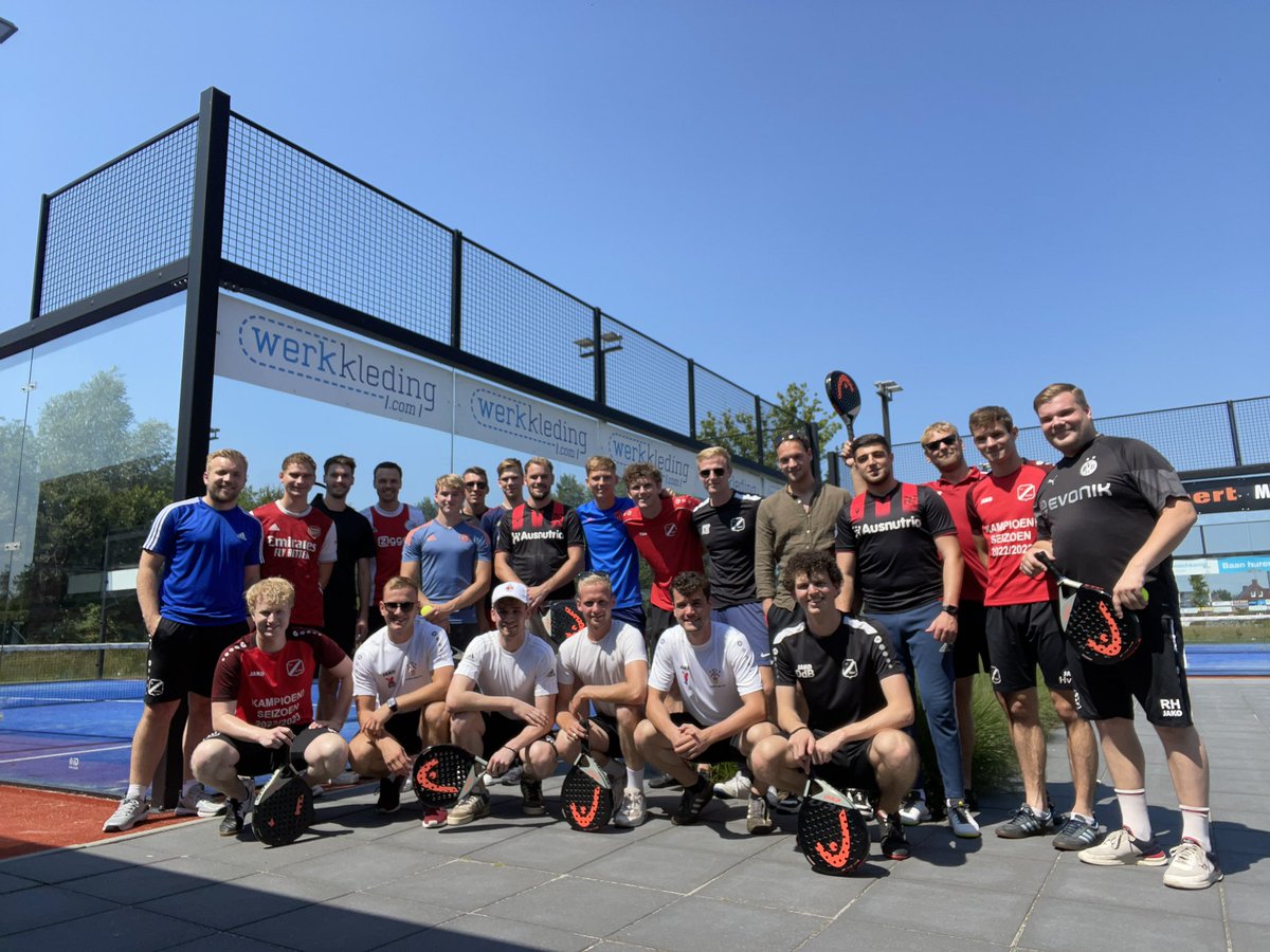 🔴Teamdag RWF 1⚪️ 

🎾 Padeltoernooi 
🍺 Bierproeverij 
🍕 Pizza eten