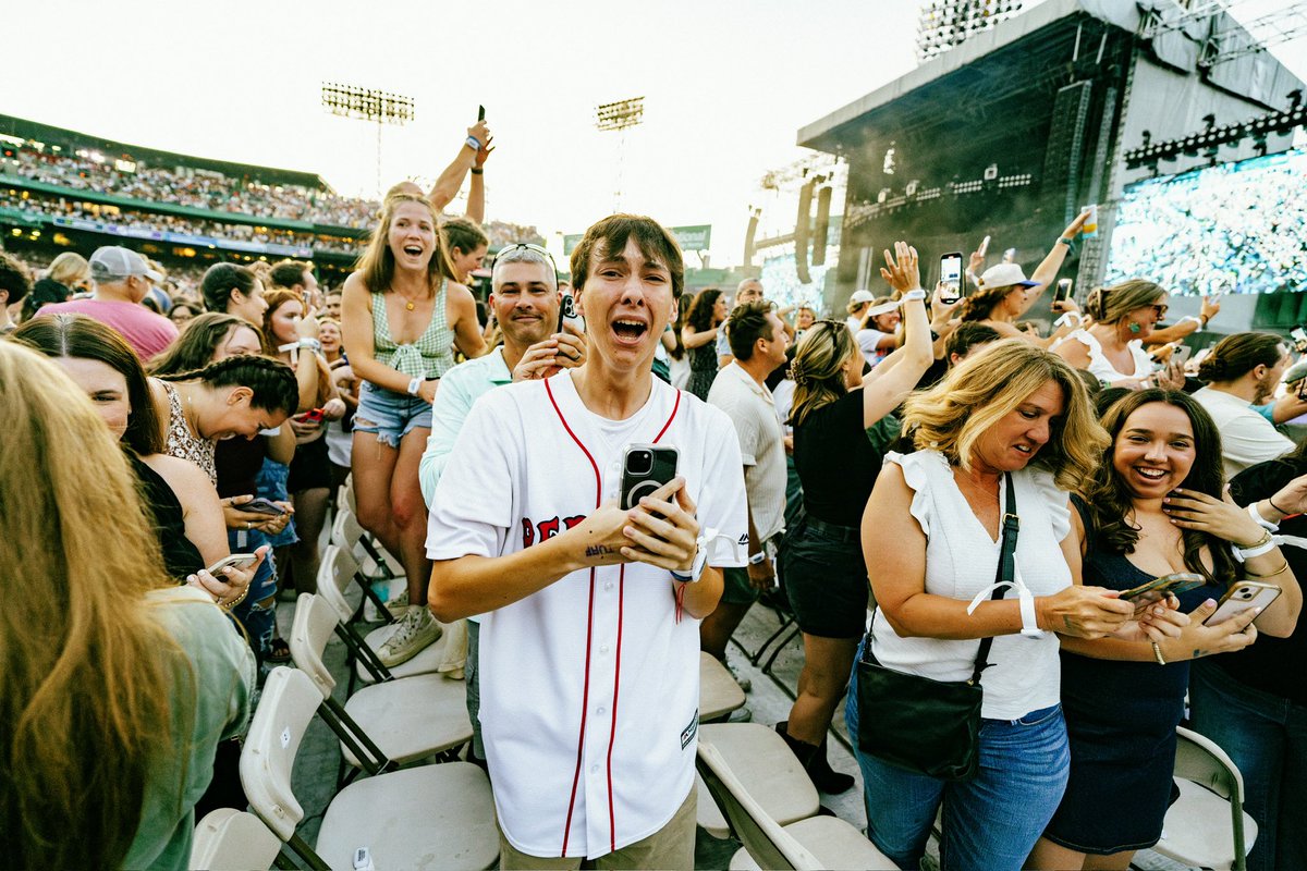 Noah Kahan tweet media