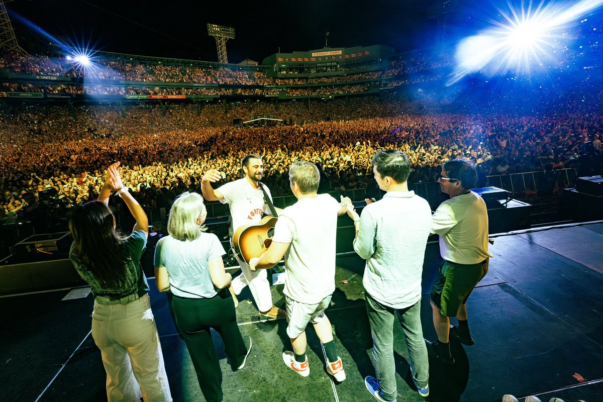 Noah Kahan tweet media