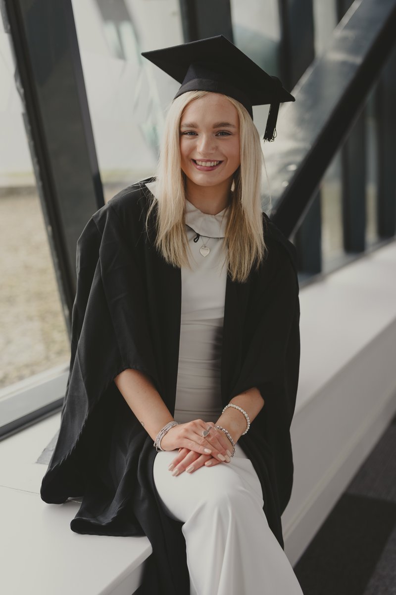 RobertGordonUni's tweet photo. 💬 “I have recently started my first full-time job since finishing university, as a Buying Admin Assistant at PrettyLittleThing!"

Emmy Collins, BA (Hons) Fashion Management, already smashing it 👊.

Read more in #RGUgrad stories ➡️ https://t.co/Uh2h2HXRP9 https://t.co/tR4AdPkwAC
