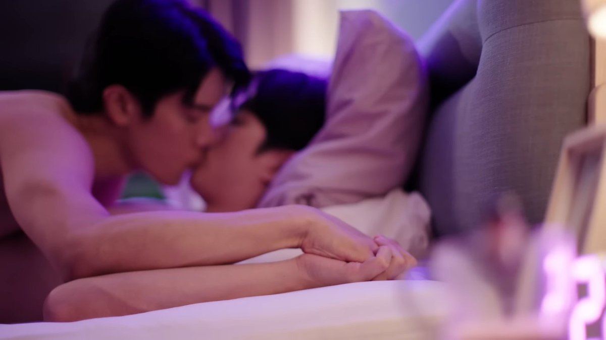 Kanami_Bubble3's tweet photo. This scene was so beautiful and intimate... They were not having sex, they were making love, I actually had butterflies in my stomach while watching it... You could feel how much they love each other...

GreatInn were portraying the intimacy very well ♥️
#WandeeGooddayFinalEP https://t.co/3klobCZYhF