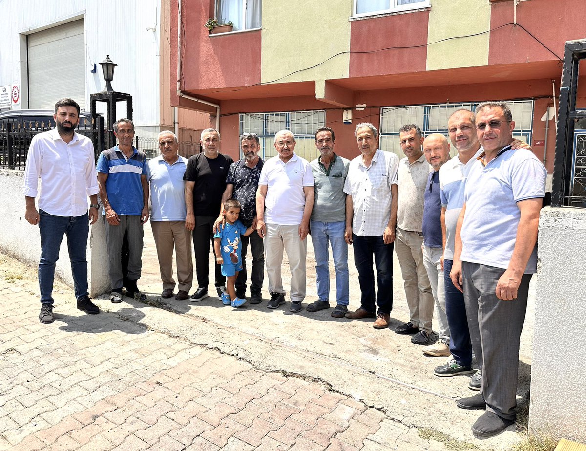 bbismailerdem's tweet photo. Ataşehir Ferhatpaşa’da ikamet ettiği binada çatı yangını yaşayan Mahalle başkanımız Mevlüt Tanyıldız beye geçmiş olsun ziyaretine teşkilat mensuplarımızla birlikte bulunduk, Mevlüt beye ve aile bireylerine büyük geçmiş olsun. İlçe yönetim kurulu üyemiz @EyupGul28 yeni çalışma ofisinde ziyaret ettik. Eyüp beye yeni iş yeri hayırlı olsun bereketli kazançlara vesile olsun misafirperverliği için de çok teşekkür ederim. @Akparti @akpartiistanbul @atasehirakparti @halilibrahimYZC @afatihkilic @AdemYILMZ34 @Kemalko30319231 @Samifindik29 @Murat_Demir58