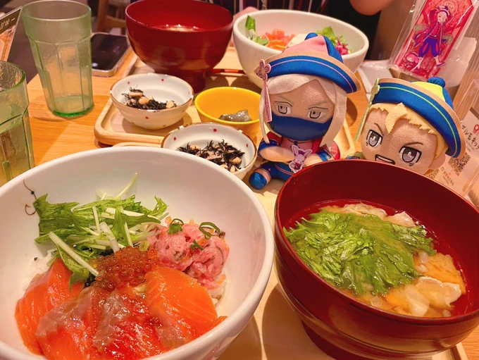 今日すっごい楽しかった...今日を目標に生きすぎて終わっちゃって悲しすぎる二枚目サン武の間から覗いてくる 
