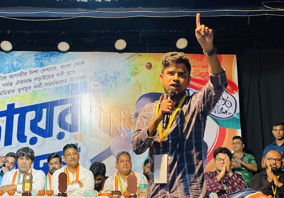 aitcsudip's tweet photo. Great to be among friends &amp; fellow Trinamool supporters at the annual get-together of leading social media communities, at Sujata Devi Smriti Sadan, Hajra, Kolkata. The hall was buzzing with energy &amp; enthusiasm. We remember the martyred souls ahead of 21st July Shahid Dibas. https://t.co/Jjgc4YNkNq