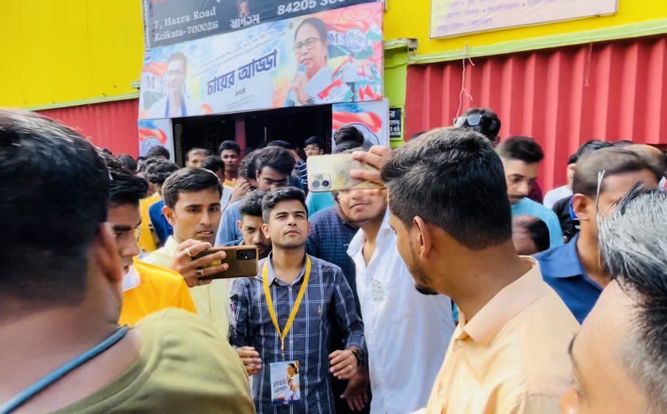 aitcsudip's tweet photo. Great to be among friends &amp; fellow Trinamool supporters at the annual get-together of leading social media communities, at Sujata Devi Smriti Sadan, Hajra, Kolkata. The hall was buzzing with energy &amp; enthusiasm. We remember the martyred souls ahead of 21st July Shahid Dibas. https://t.co/Jjgc4YNkNq