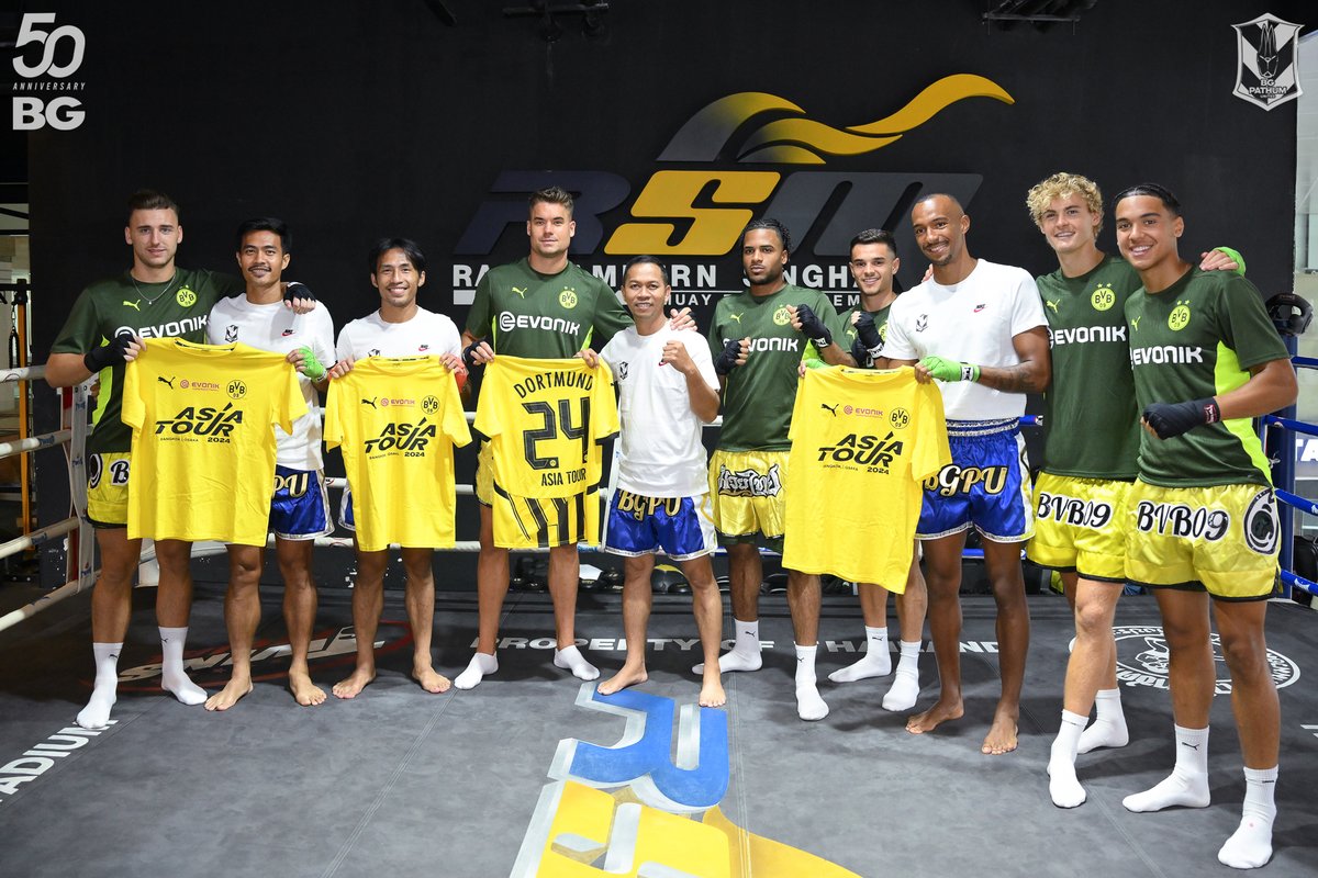 theaseanball's tweet photo. 🇩🇪🇹🇭 Borussia Dortmund players arrived in Thailand for a friendly match against BG Pathum United tonight, July 21.
#BGPathum #BGPU #BVB
#BGStadium https://t.co/AfIG4acTq8