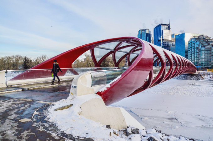 Cycling_Embassy's tweet image. From Bergen to Eindhoven and Atlanta to Calgary, cities are putting themselves on the map cycling infrastructure.

The humble bicycle can play a central role in attracting new employers, talent, and tourists; while giving residents a new pride of place.

service-studievereniging.nl/magazine/artik…