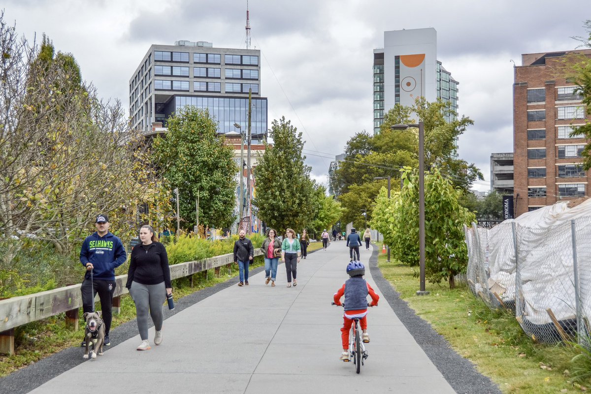 Cycling_Embassy's tweet image. From Bergen to Eindhoven and Atlanta to Calgary, cities are putting themselves on the map cycling infrastructure.

The humble bicycle can play a central role in attracting new employers, talent, and tourists; while giving residents a new pride of place.

service-studievereniging.nl/magazine/artik…